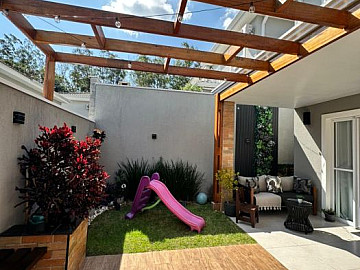 LINDO SOBRADO EM CONDOM�NIO FECHADO � JUNDIA�