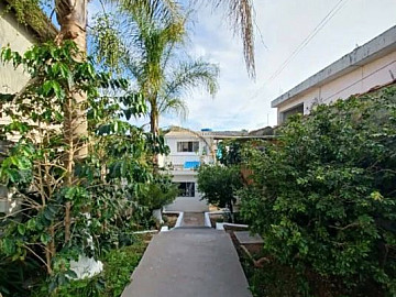 DUAS CASAS + AMPLO TERRENO � VENDA